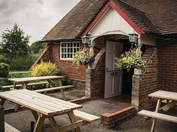 The Walhampton Arms Acomodação com café da manhã Lymington Exterior foto