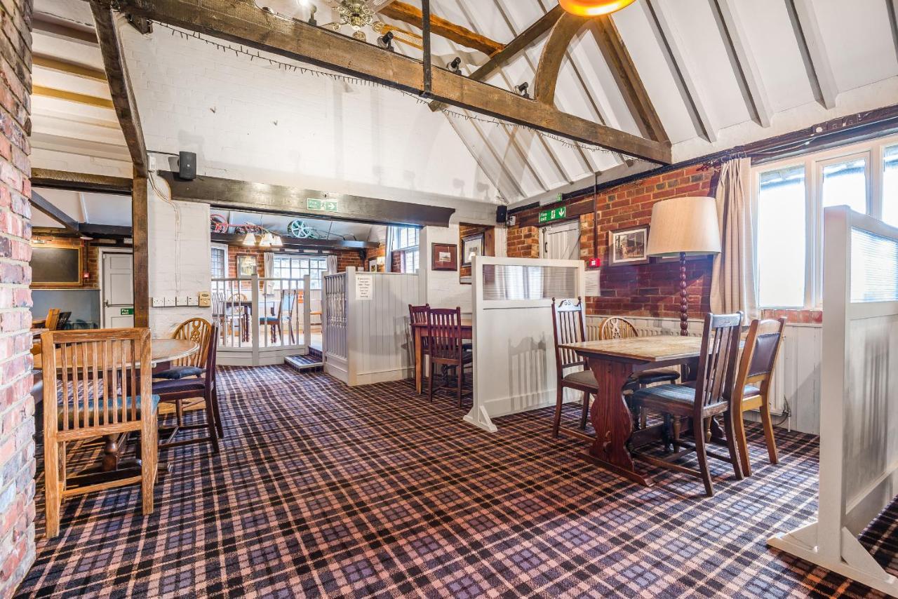 The Walhampton Arms Acomodação com café da manhã Lymington Exterior foto