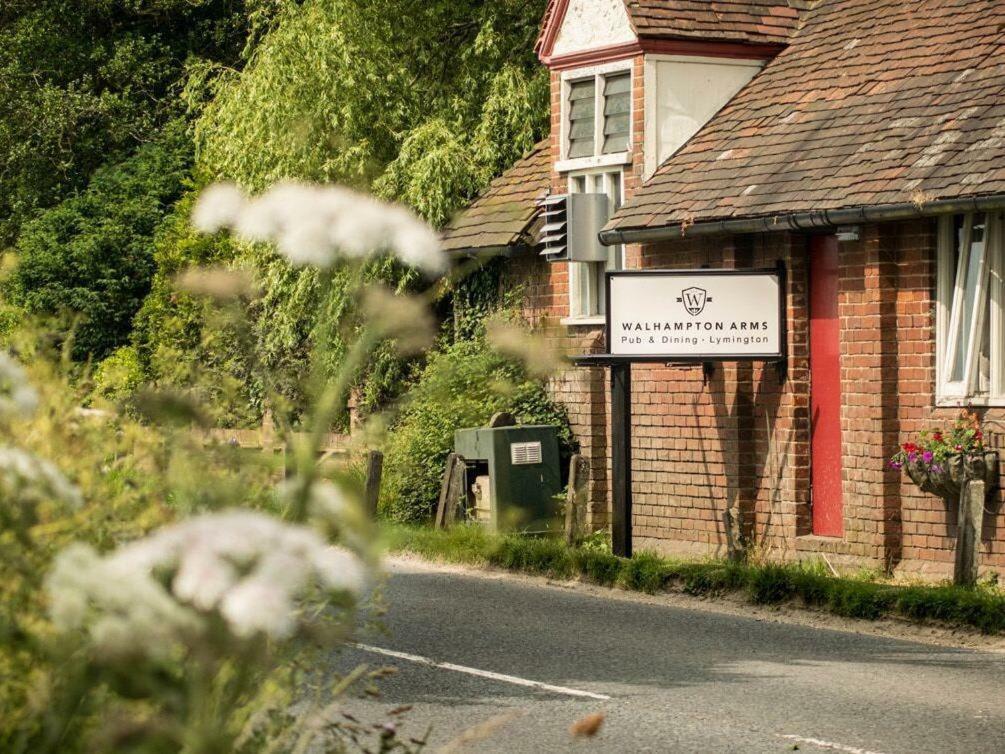 The Walhampton Arms Acomodação com café da manhã Lymington Exterior foto