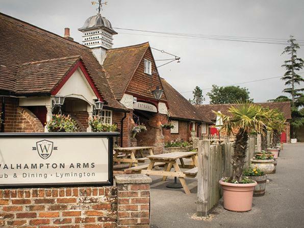 The Walhampton Arms Acomodação com café da manhã Lymington Exterior foto